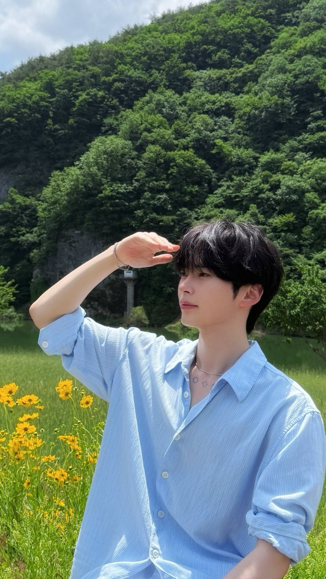 A moment captured by Sung Hanbin (ZEROBASEONE)'s fan