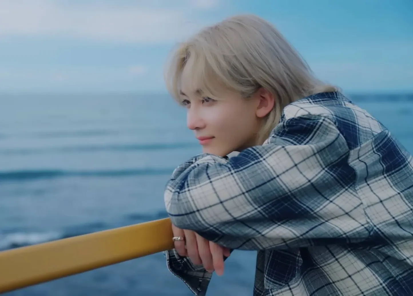 Foto aktivitas terbaru Jeonghan (SEVENTEEN)