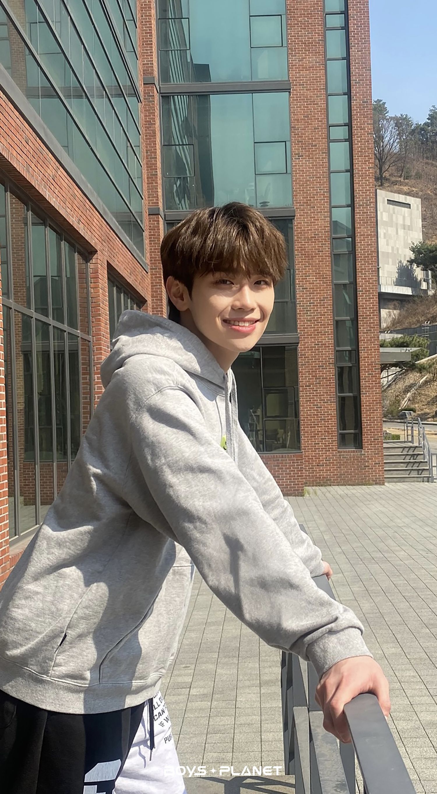 Fandom-recommended wallpaper image of Kim Taerae (ZEROBASEONE)