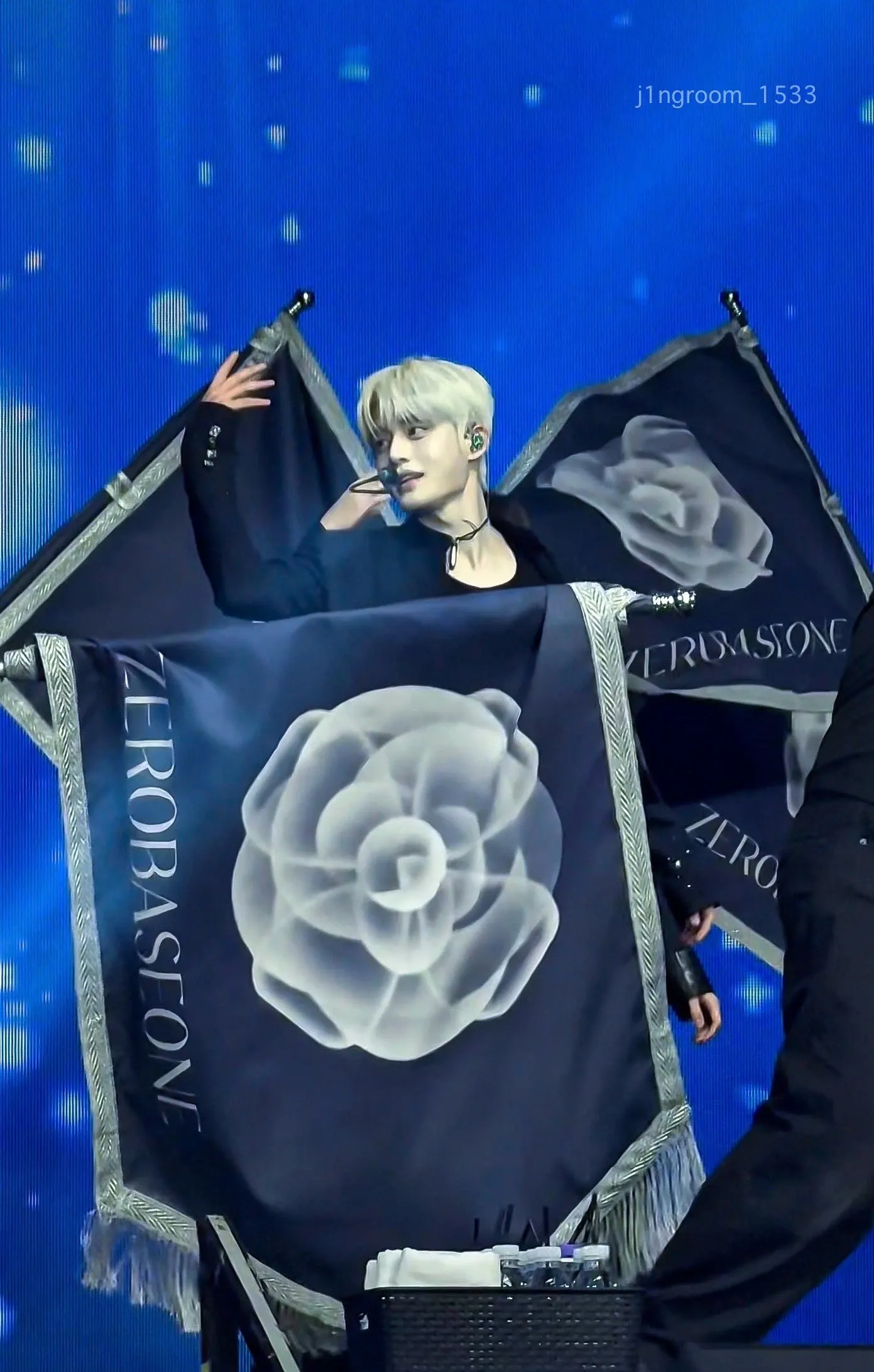 Foto terbaru Kim Jiwoong (ZEROBASEONE)