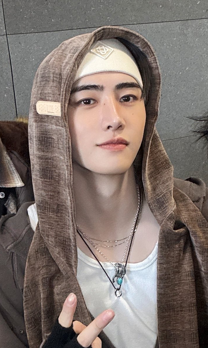 Behind-the-scenes cut of Sunghoon (ENHYPEN)