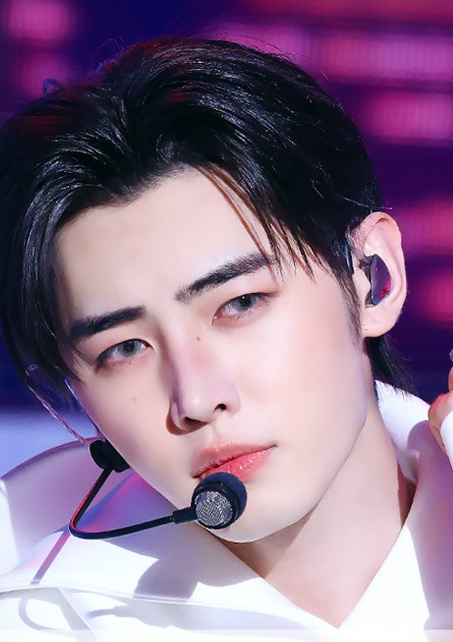 성훈 (ENHYPEN) 최근 활동샷