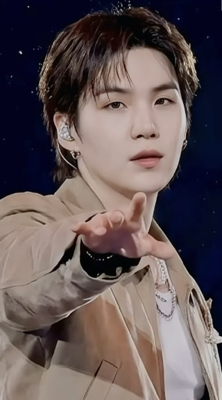 Potret di balik layar SUGA (BTS)
