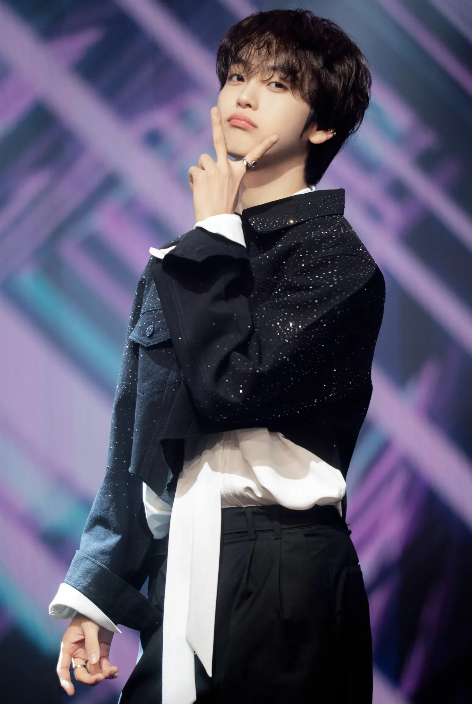 Recent activity shot of Hyeongjun (CRAVITY)