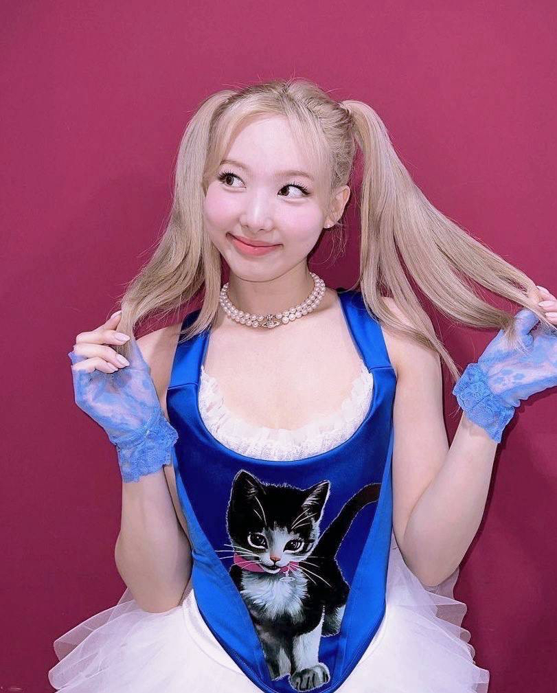 A moment captured by Nayeon (TWICE)'s fan