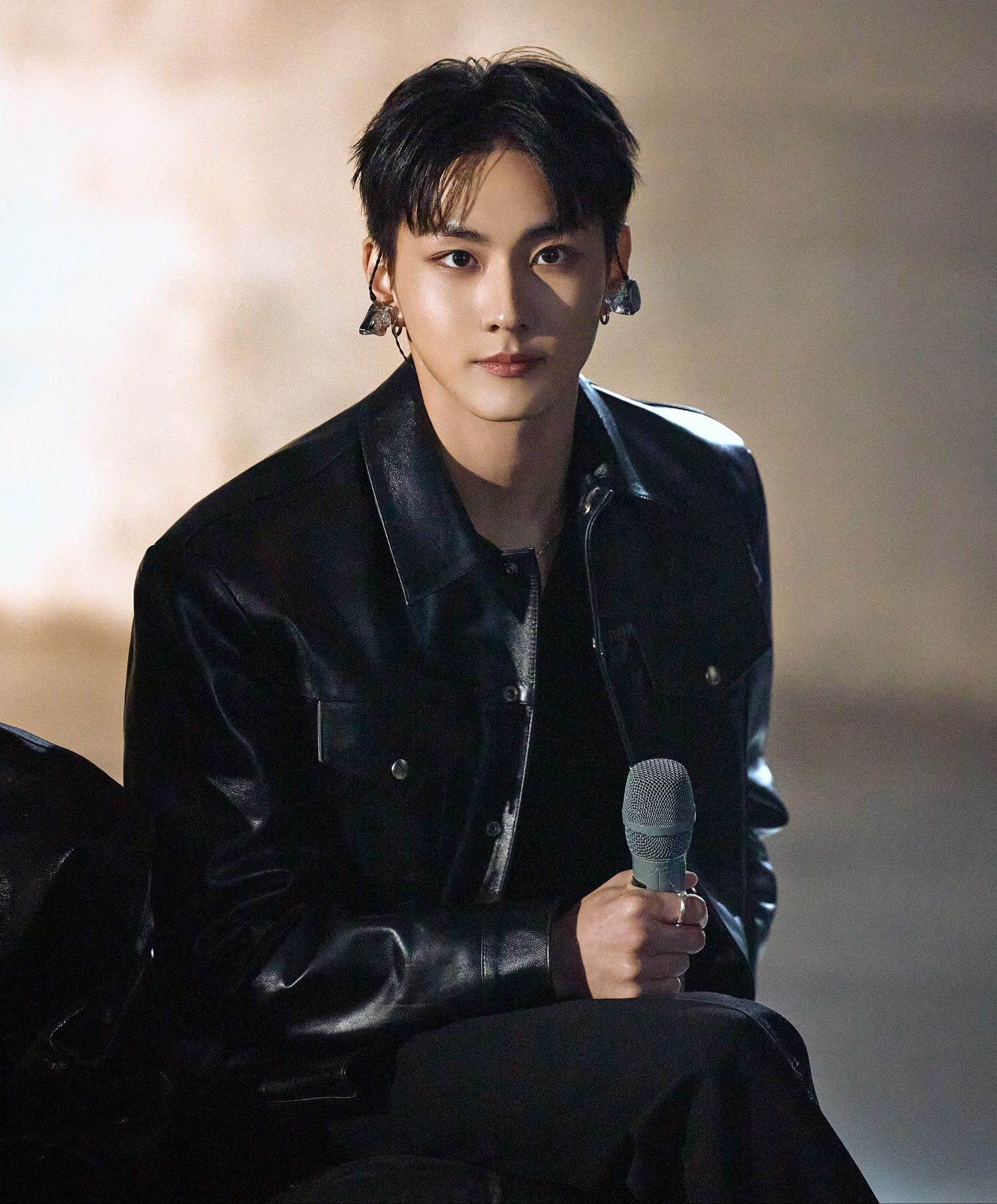 Behind-the-scenes cut of Jungwon (ENHYPEN)