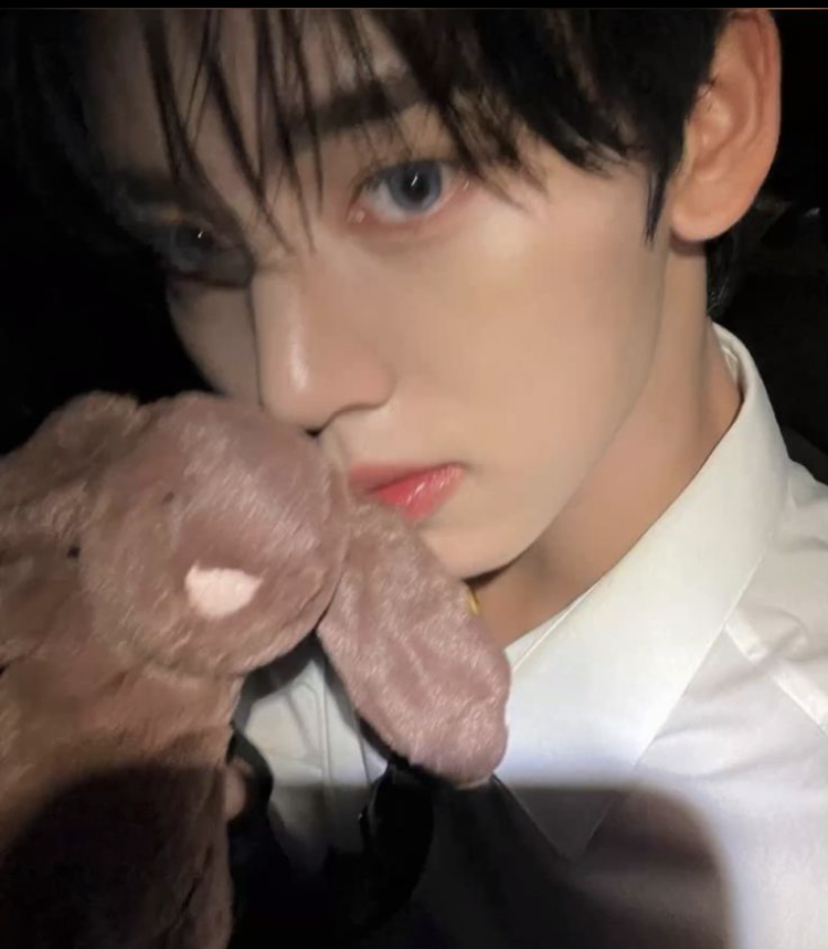 Behind-the-scenes cut of Han Yujin (AND2BLE)