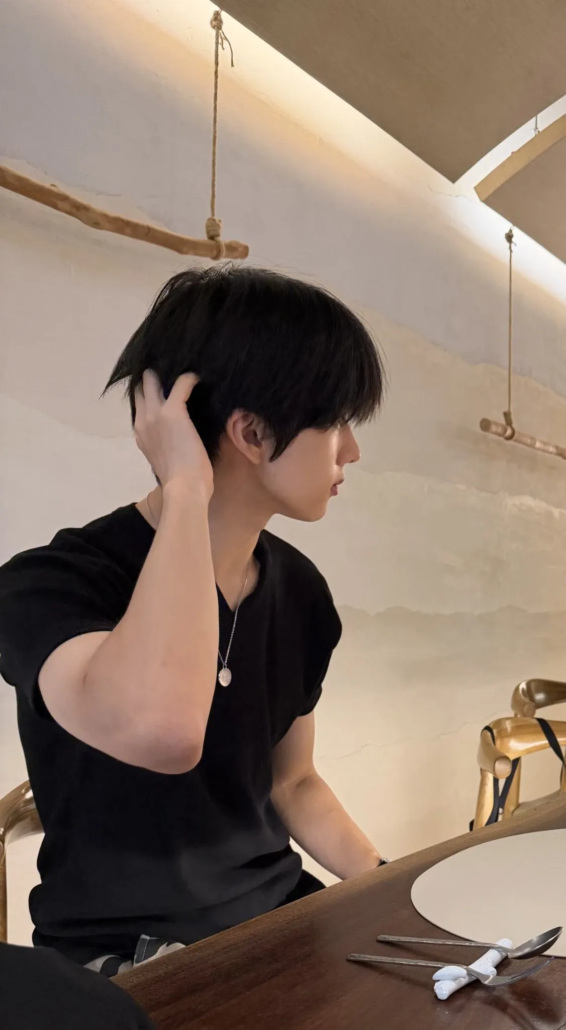 Jisung Wallpaper Free Download | High-Quality Idol Photo
