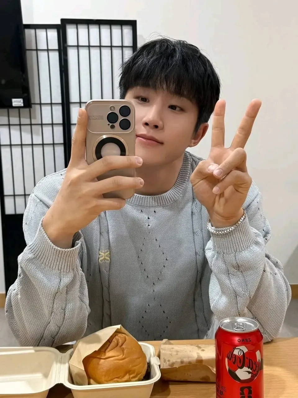 Behind-the-scenes cut of Jinjin (ASTRO)