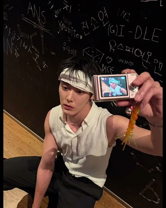 A moment captured by MJ (ASTRO)'s fan