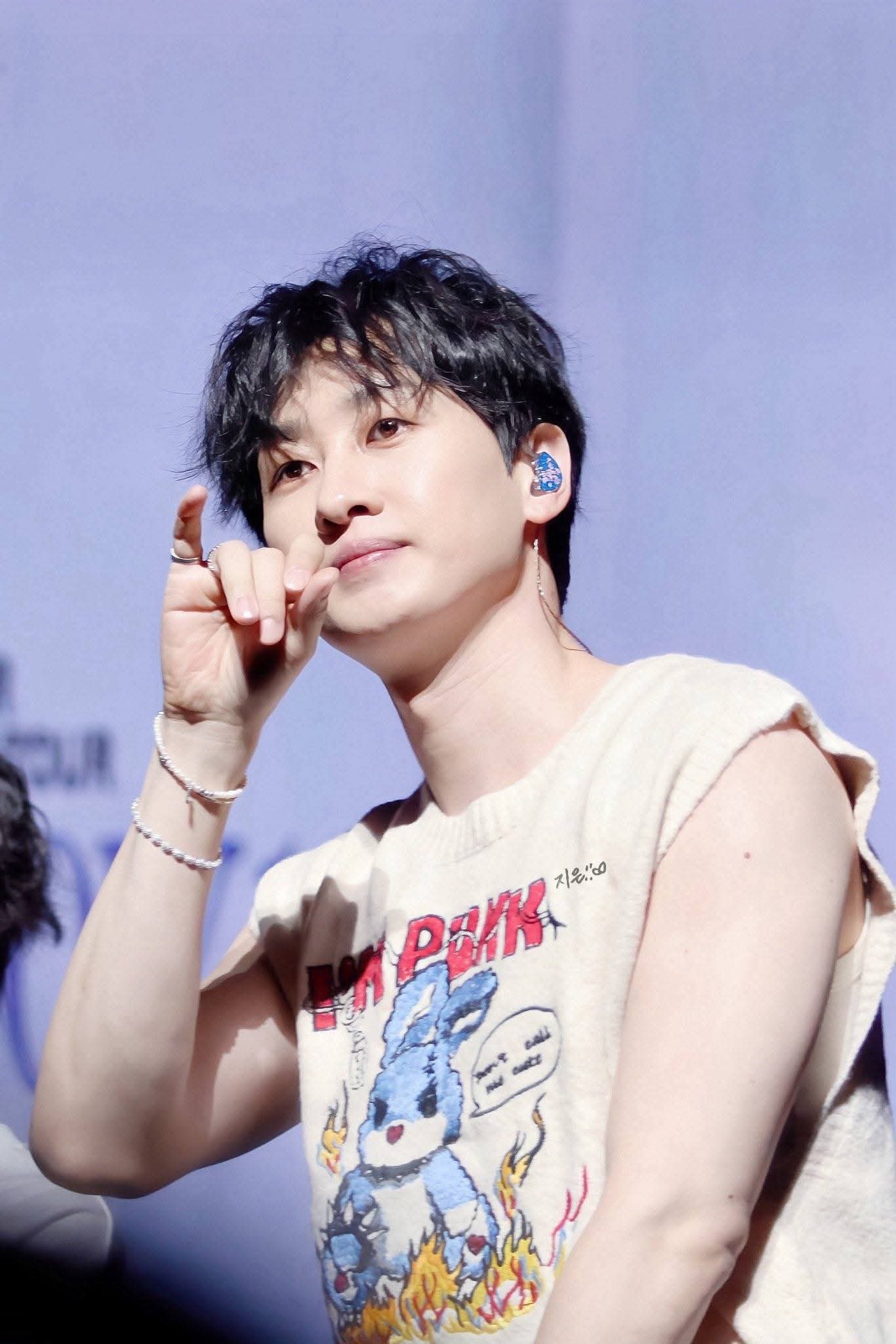 Latest photo of Eunhyuk (Super Junior)