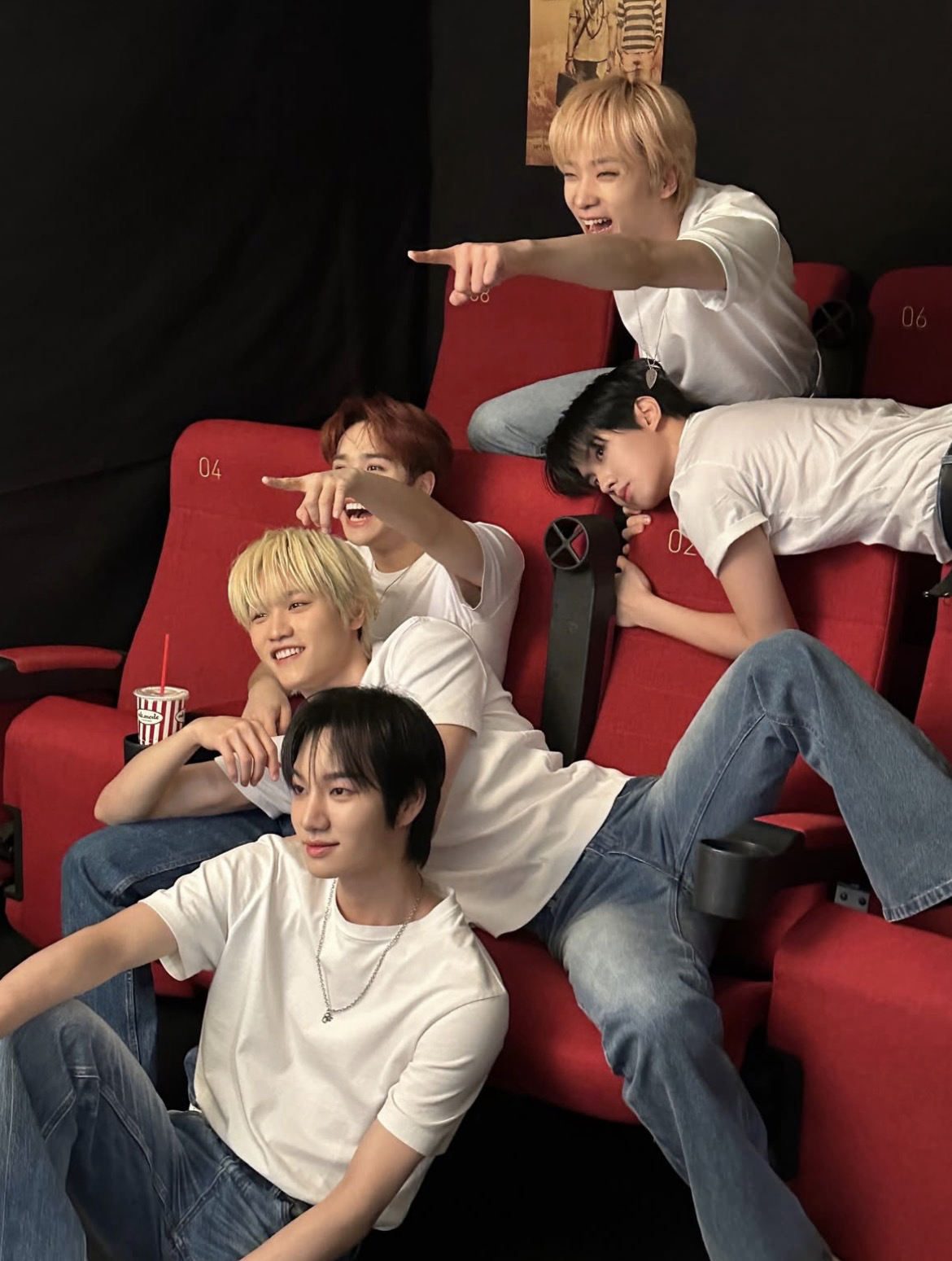 MCND의 비하인드 컷