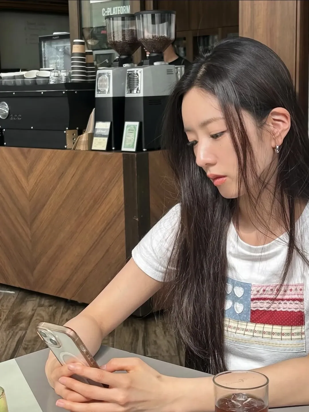 Behind-the-scenes cut of Yoon Bomi (Apink)