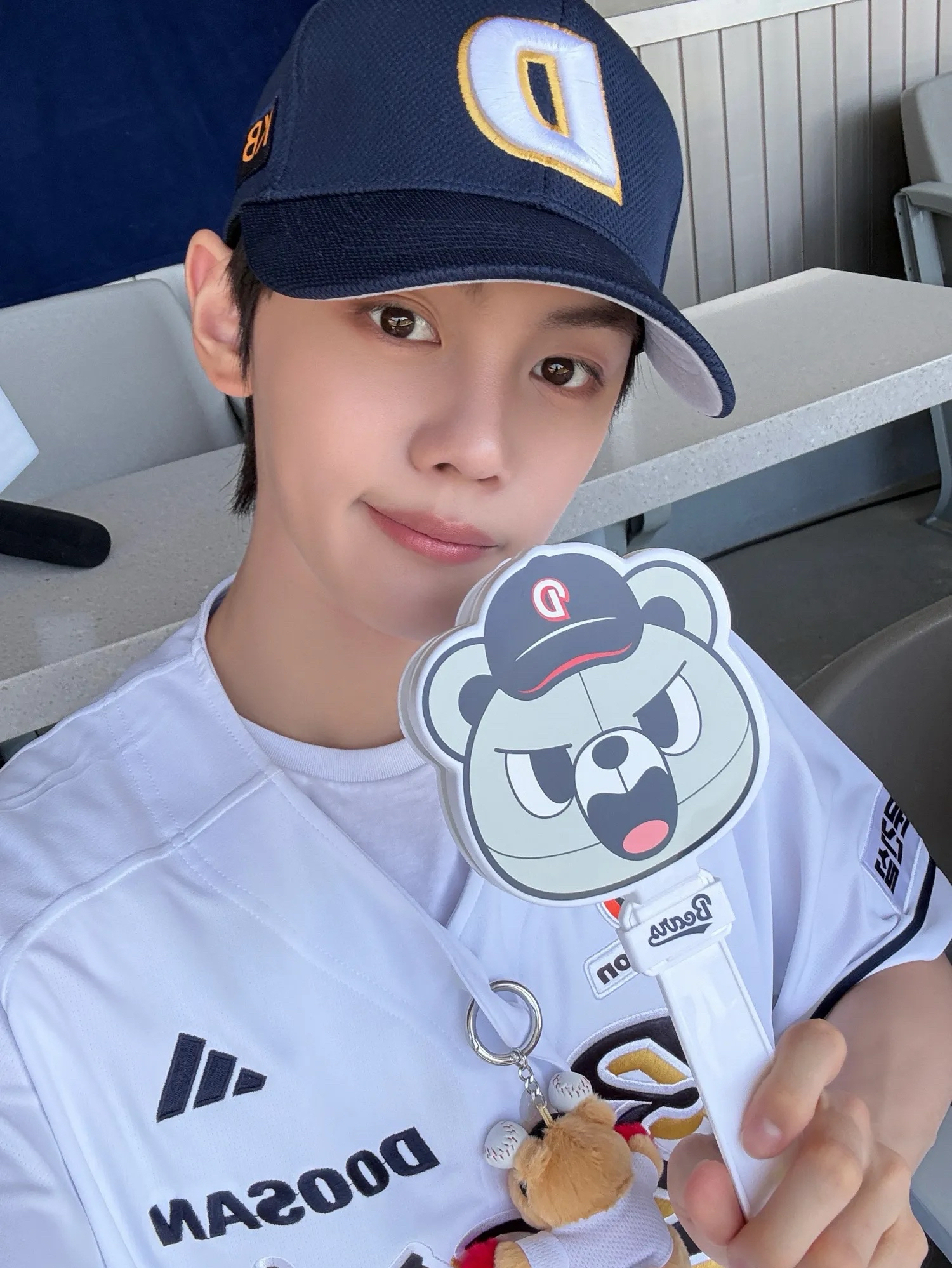 A moment captured by Kim Gyuvin's fan