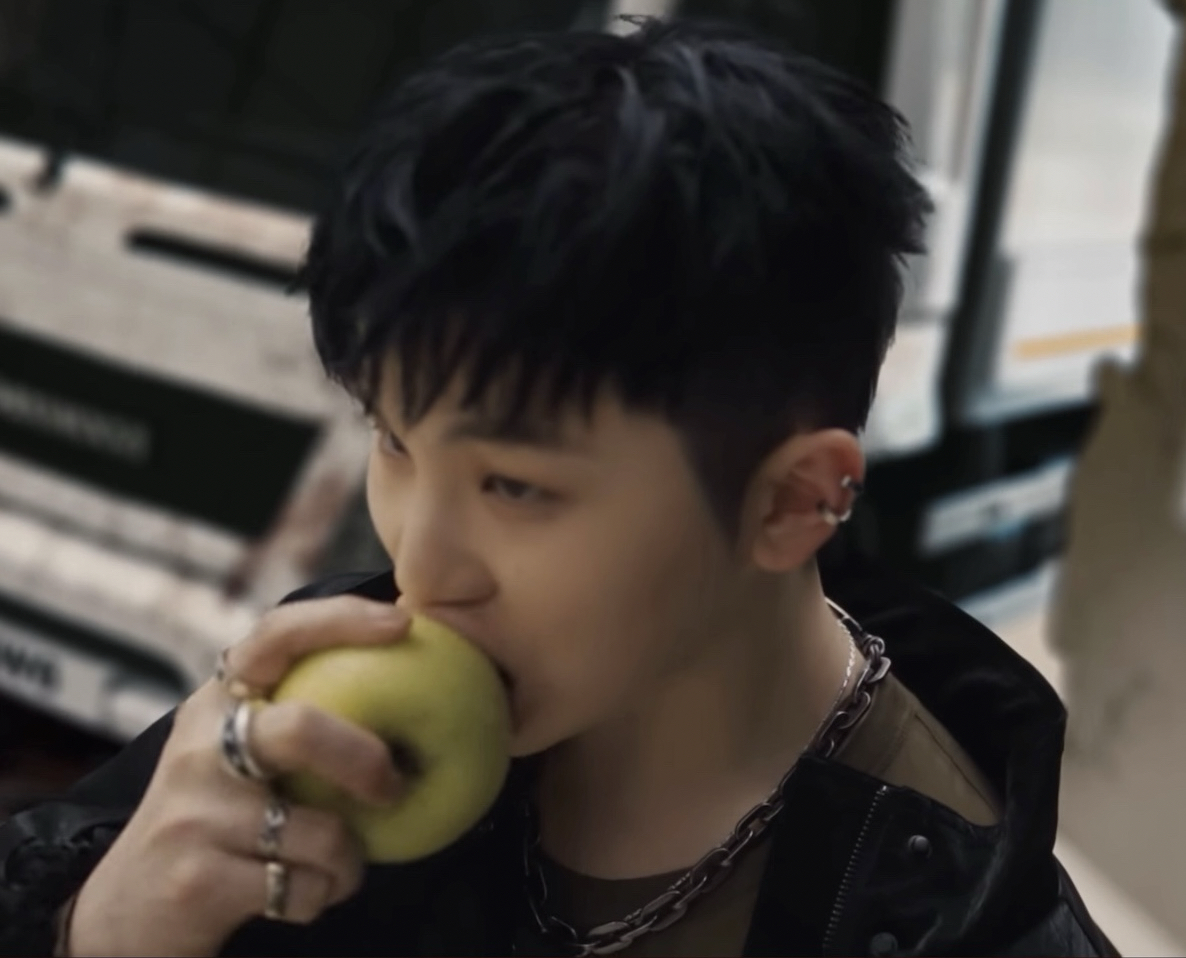 K-POP posts beloved by 자유게시판 fans