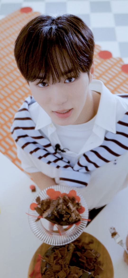 Fandom-recommended wallpaper image of Kim Junseo (ALPHA DRIVE ONE)