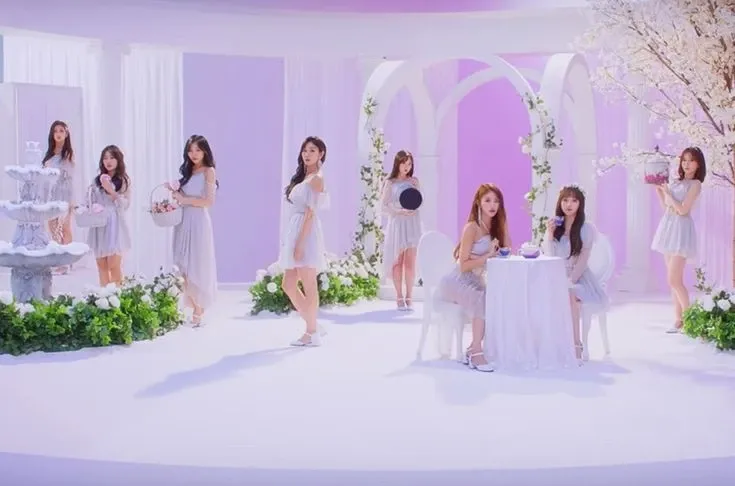 Behind-the-scenes cut of Lovelyz