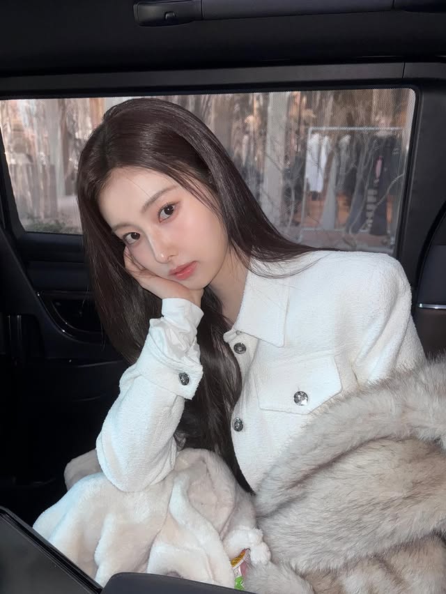 Latest photo of Kang Hyewon