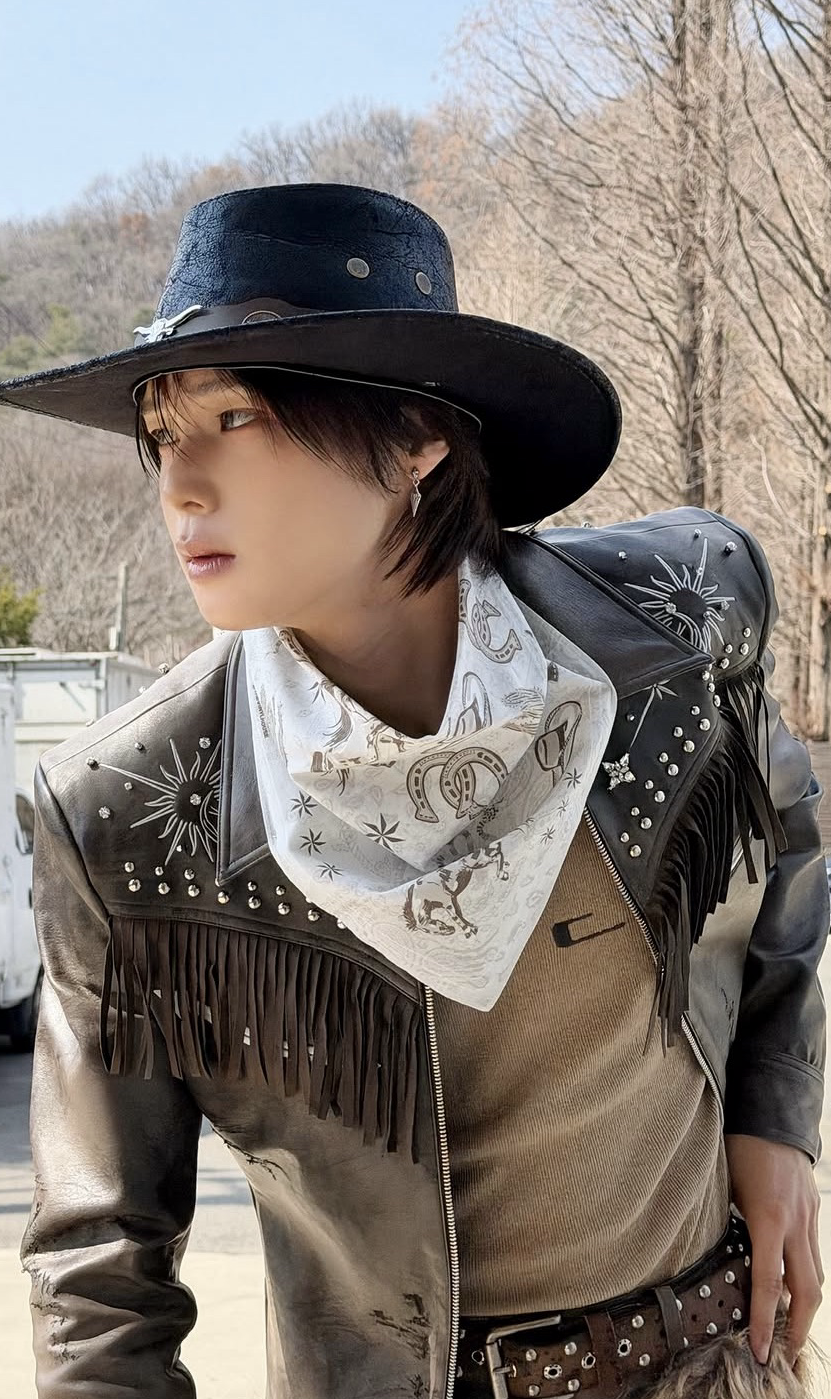 Behind-the-scenes cut of K (&TEAM)