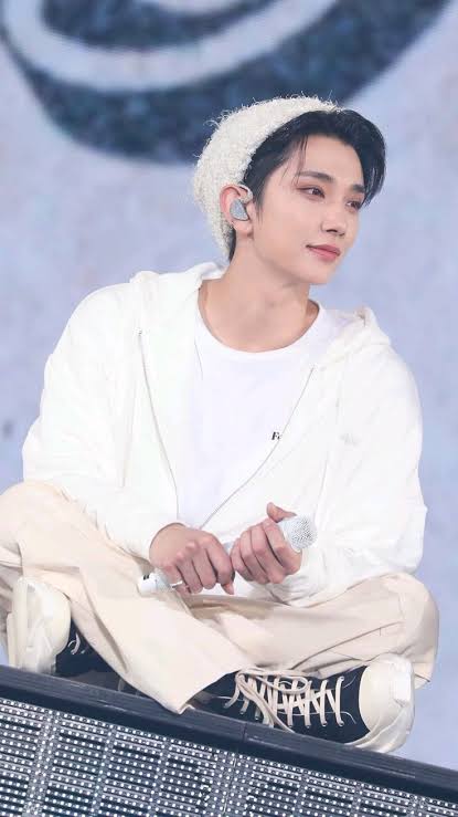 Latest photo of Joshua (SEVENTEEN)