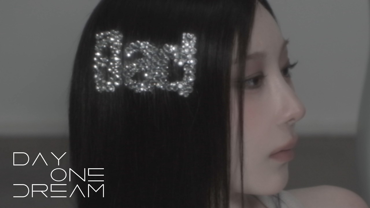 Behind-the-scenes cut of Lee Chaeyeon
