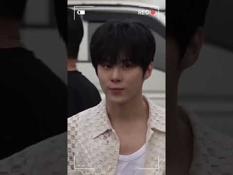 Potret di balik layar Kim Wooseok