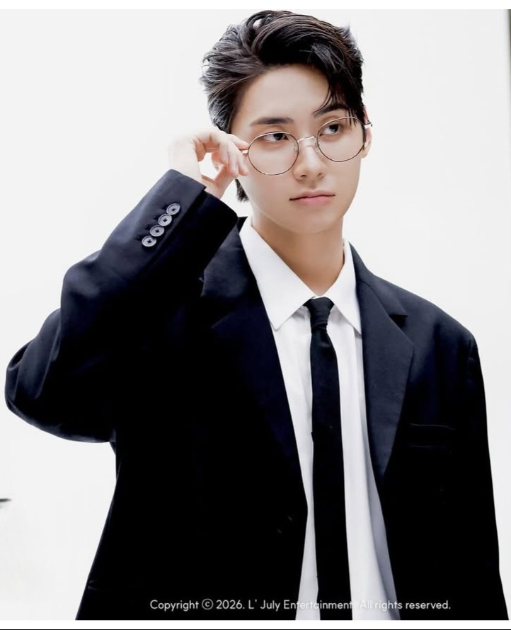 Behind-the-scenes cut of Lee Jinhyuk