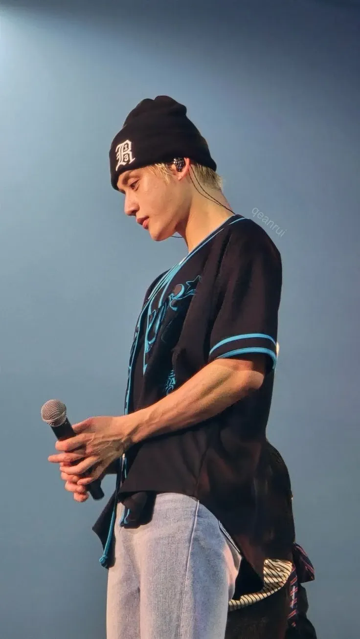 Today's most popular wallpaper in the Kim Jiwoong (ZEROBASEONE) community