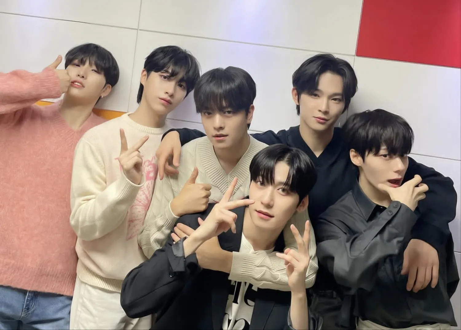 Behind-the-scenes cut of ONEUS