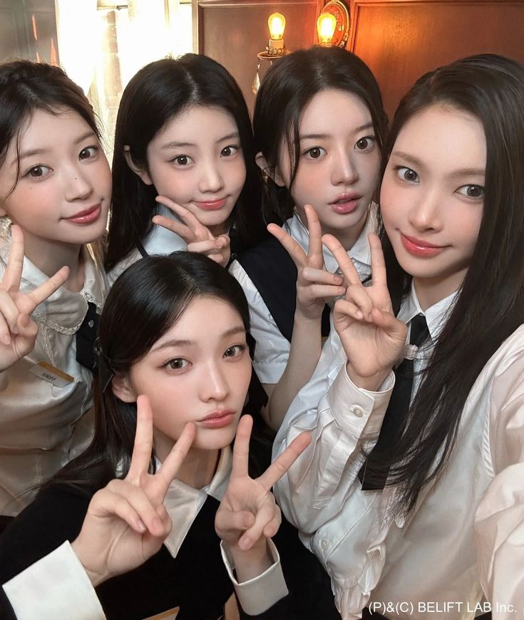 Behind-the-scenes cut of ILLIT