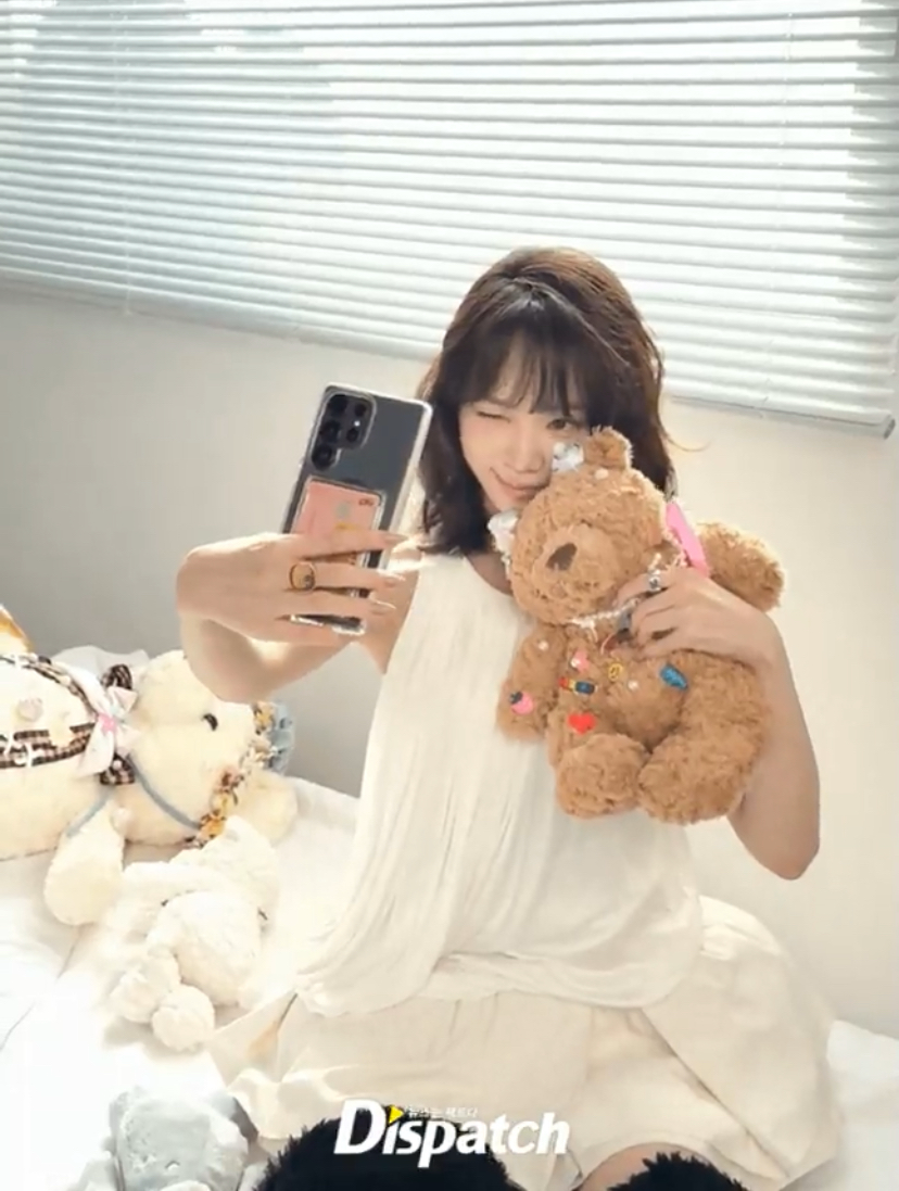 Latest photo of Kim Chaewon (LE SSERAFIM)