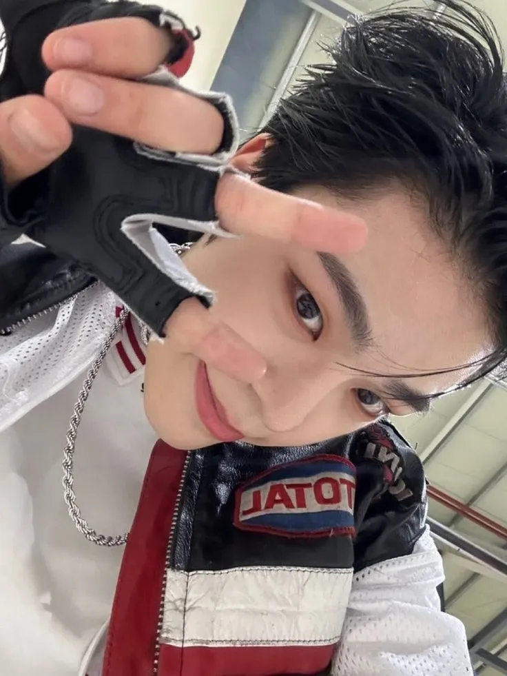 Behind-the-scenes cut of Kim Junmin (WHIB)