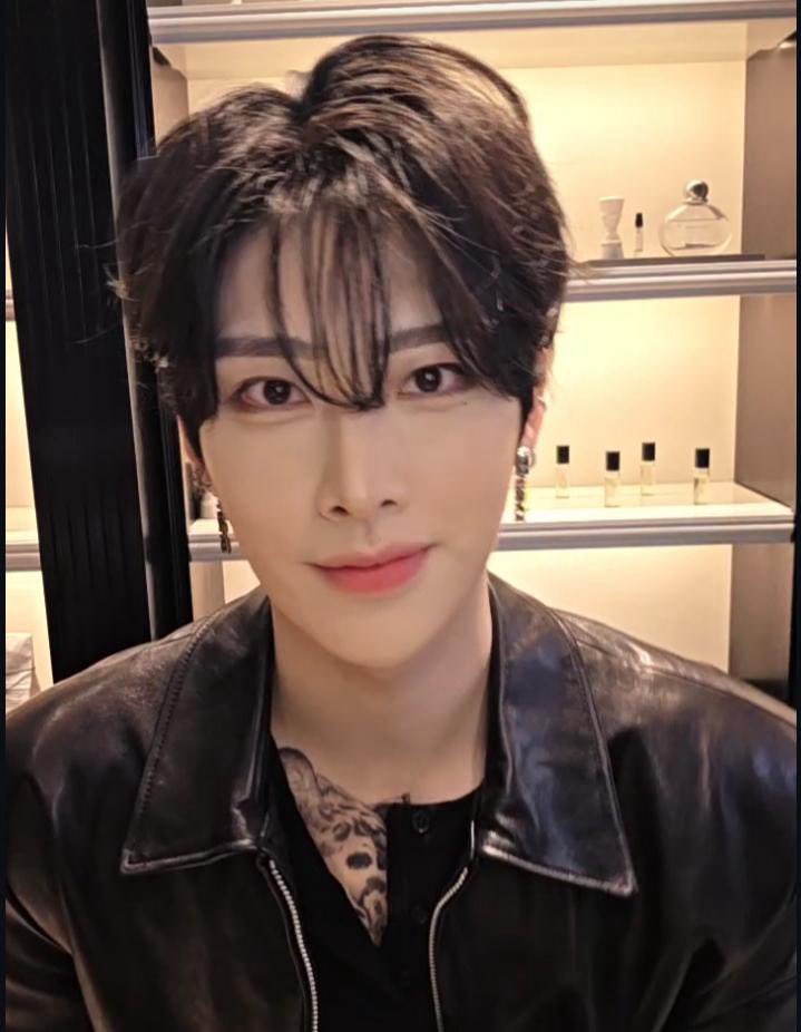 A moment captured by Ricky (ZEROBASEONE)'s fan