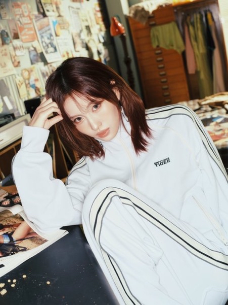 모모 (TWICE)의 비하인드 컷