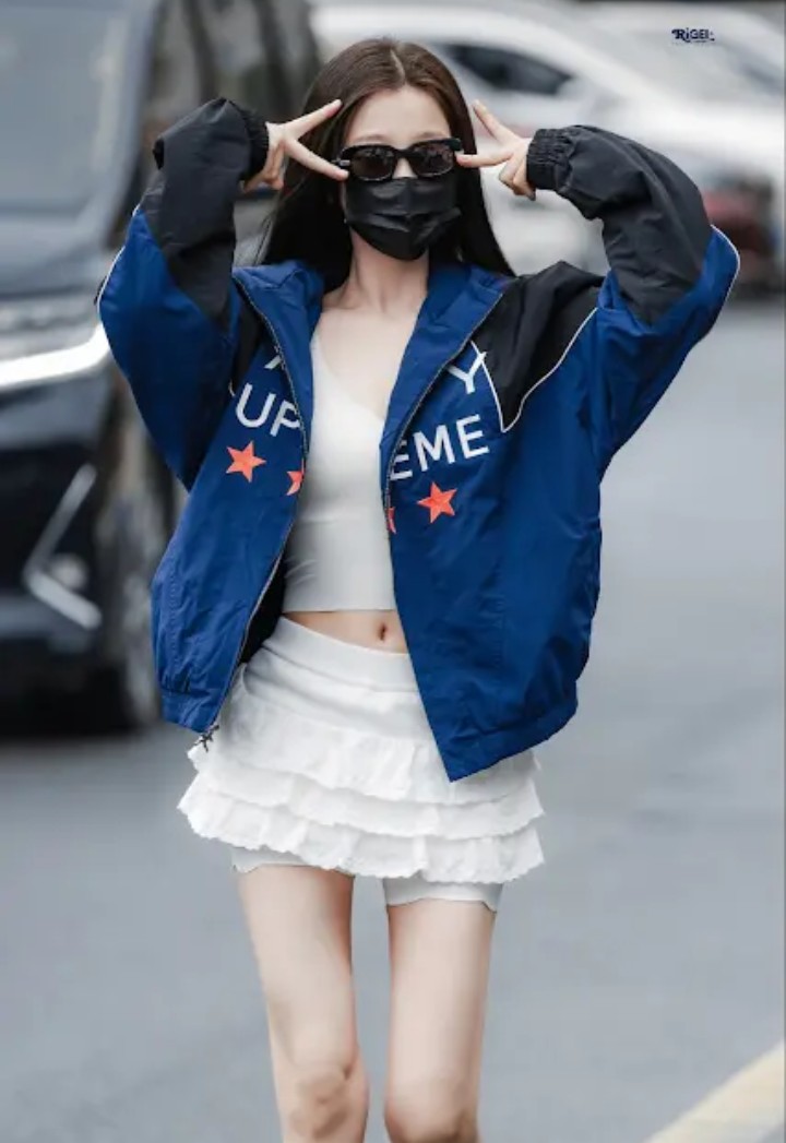 Behind-the-scenes cut of Esther Yu