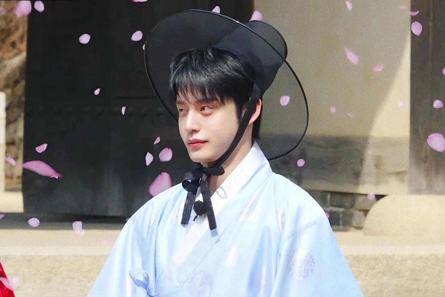 金地雄 (ZEROBASEONE)的最新照片