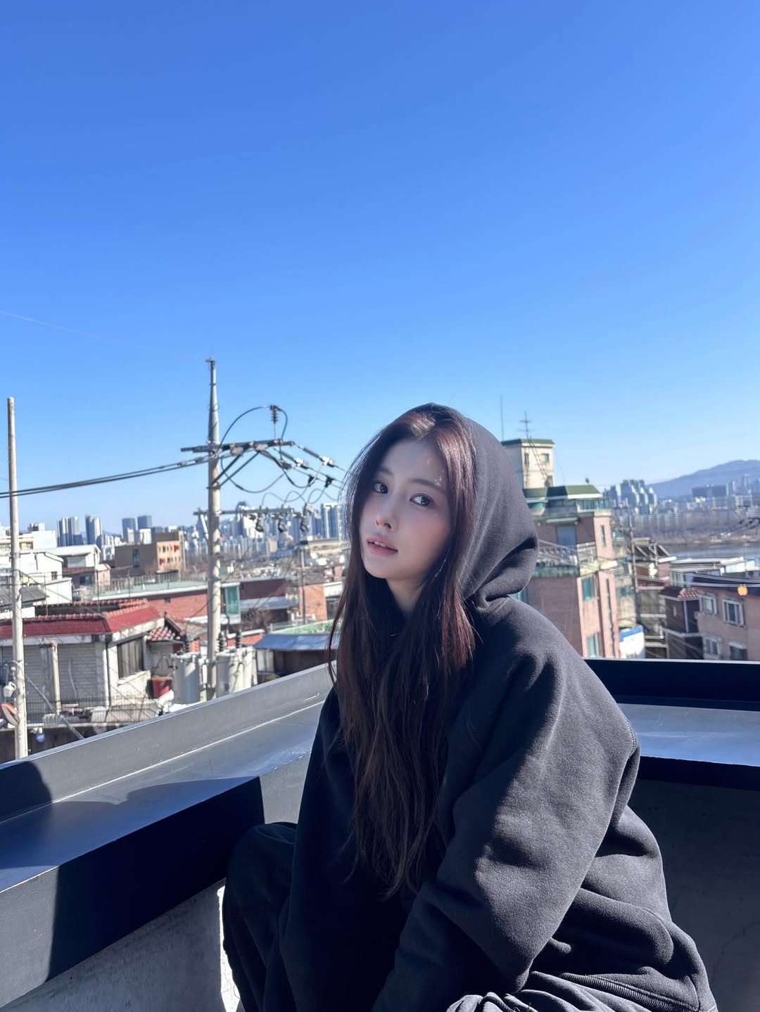 Behind-the-scenes cut of Kang Hyewon