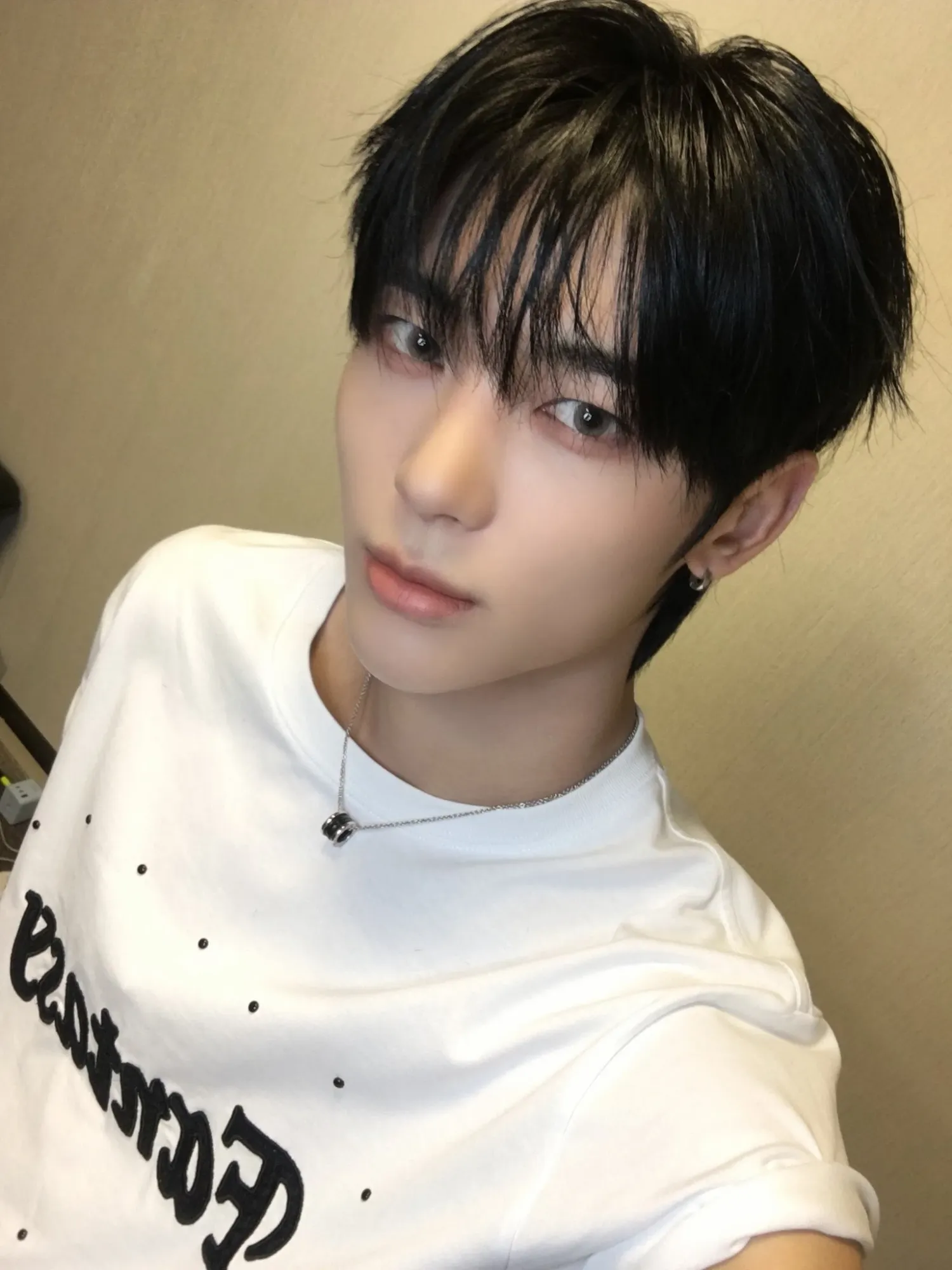 Behind-the-scenes cut of Siyun (NOWZ)