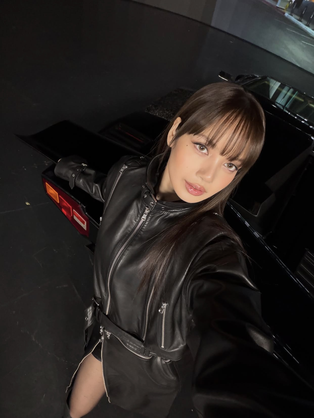 Behind-the-scenes cut of Lisa (BLACKPINK)