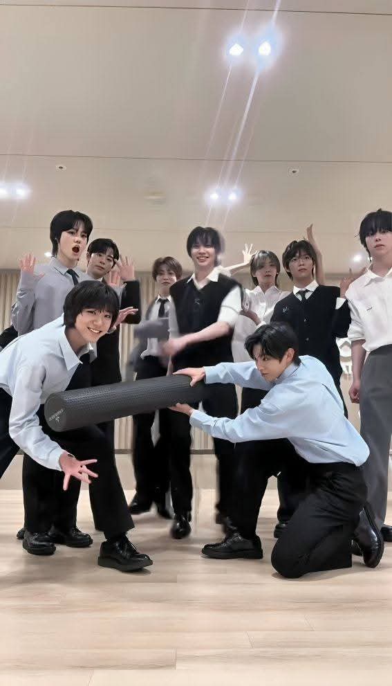 A heartfelt wallpaper shared by AHOF's fans