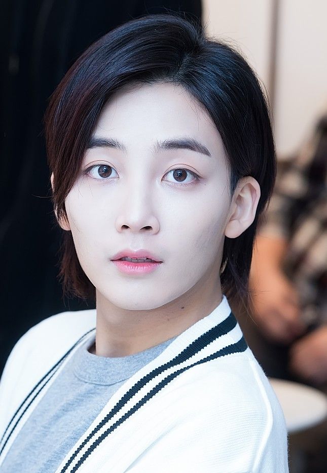 Latest photo of Jeonghan (SEVENTEEN)
