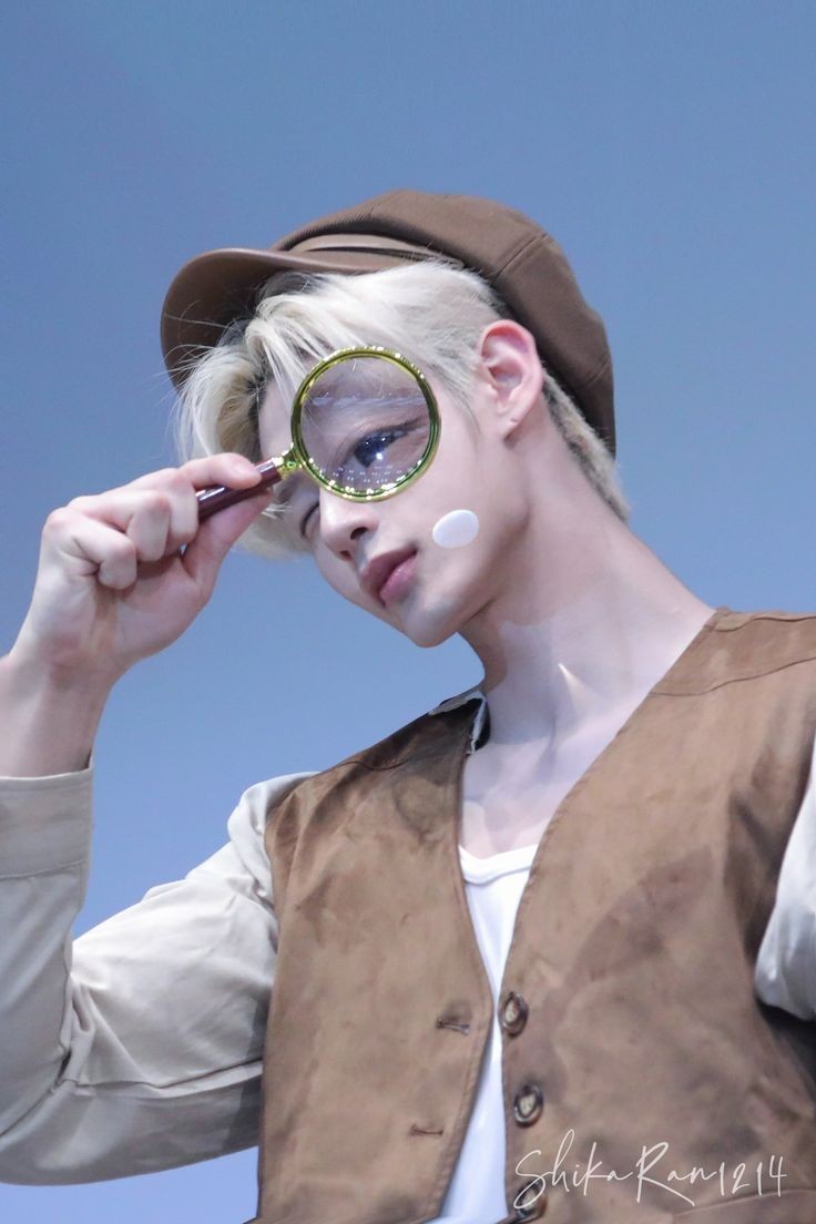 A moment captured by Kim Jiwoong (ZEROBASEONE)'s fan