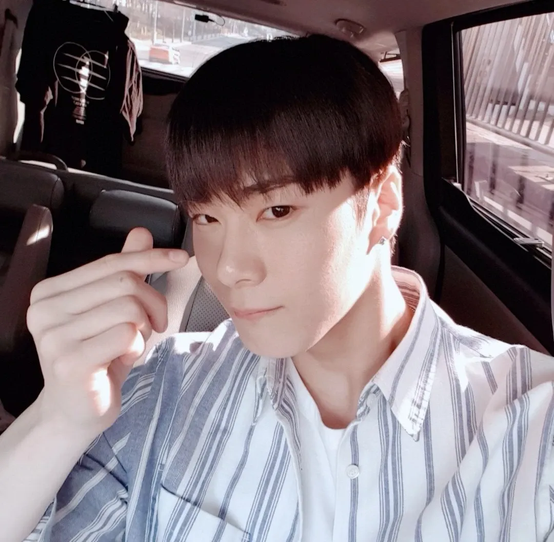 A moment captured by Moonbin (ASTRO)'s fan