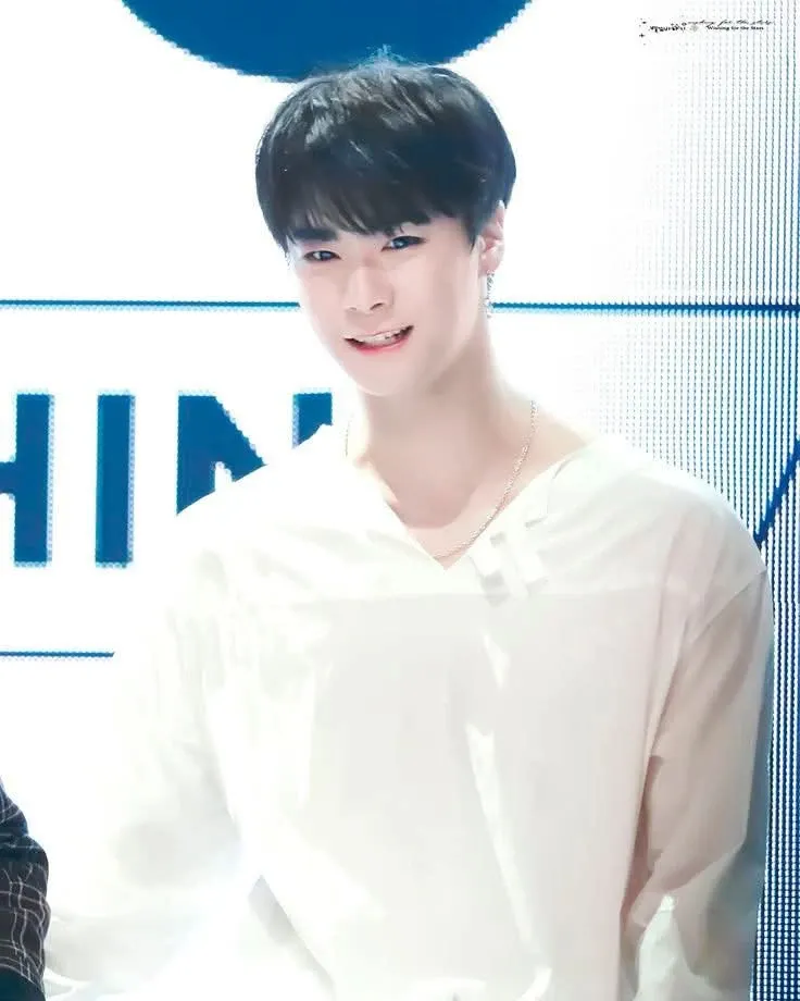 Behind-the-scenes cut of Moonbin (ASTRO)