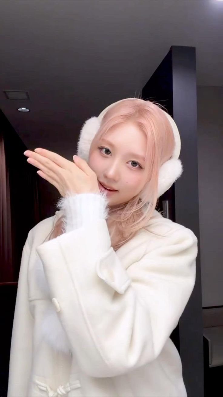 Behind-the-scenes cut of Gaeul (IVE)