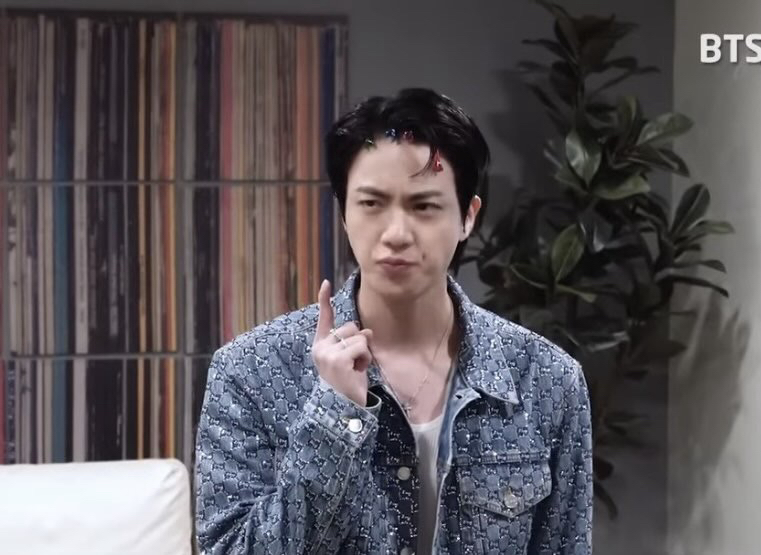 Foto aktivitas terbaru Jin (BTS)