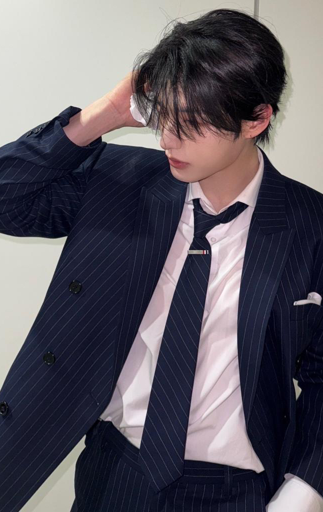 Latest photo of Kim Jiwoong (ZEROBASEONE)