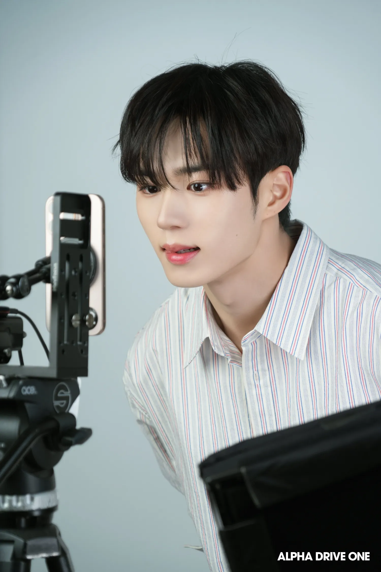 Behind-the-scenes cut of Kim Junseo (ALPHA DRIVE ONE)