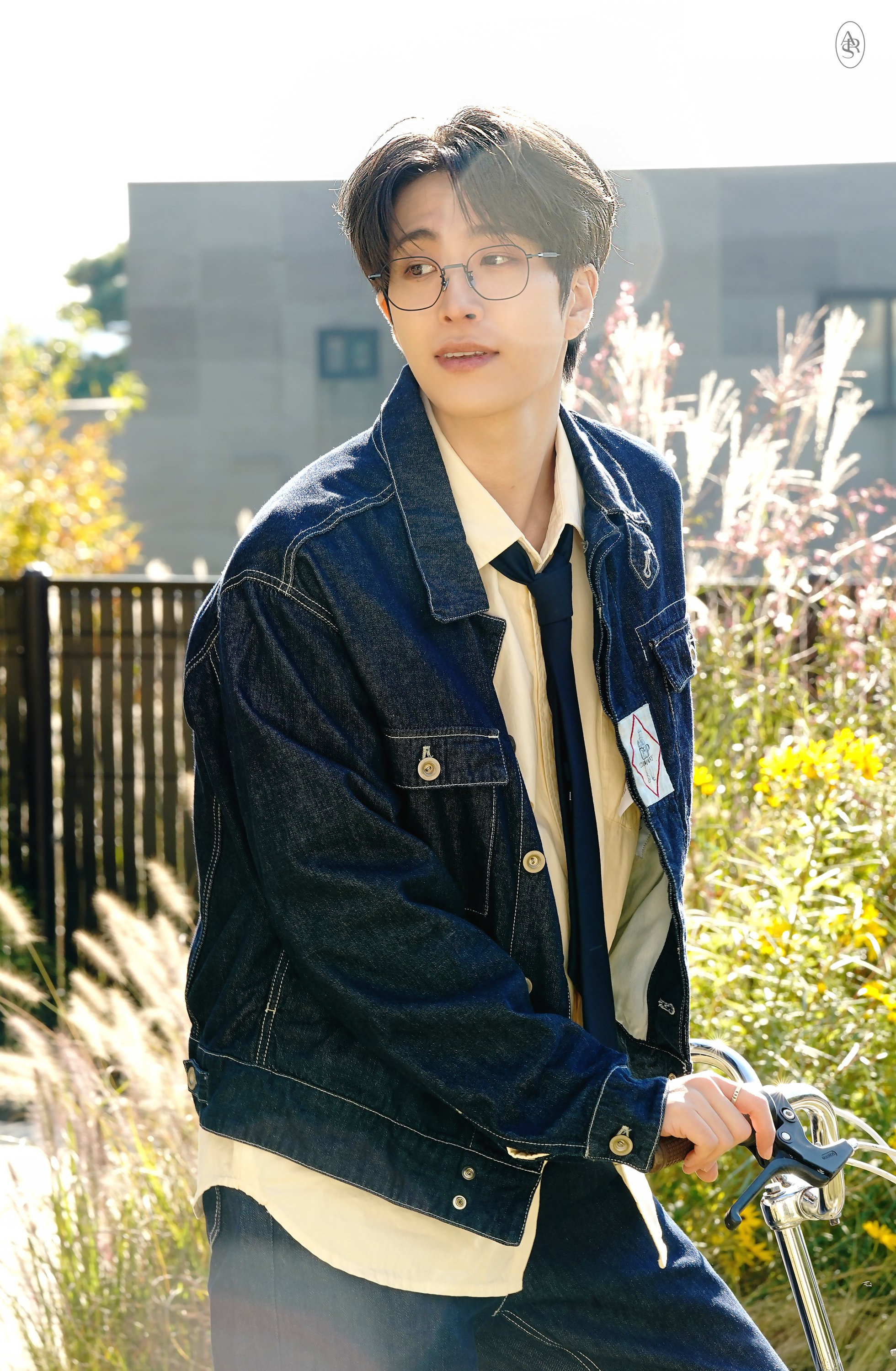 Latest photo of Youngjae (GOT7)