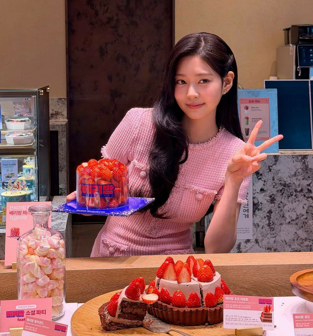 A moment captured by Kim Minju's fan